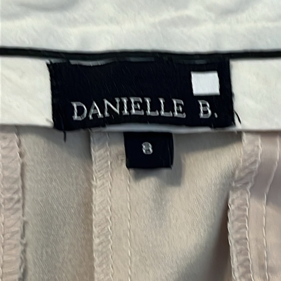 Womens classic wide leg slacks size 8 rayon blend dry clean.  Like new! - Picture 2 of 4